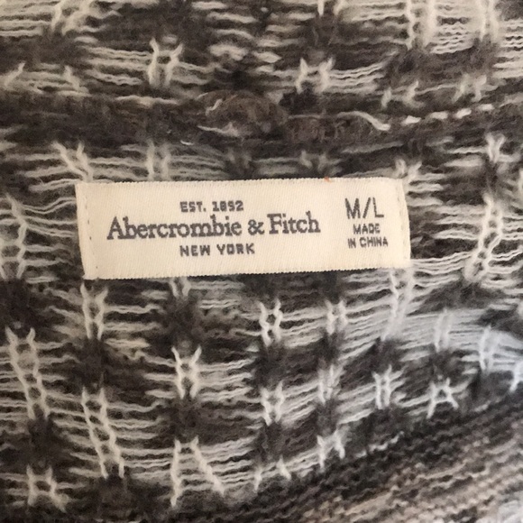 “Abercrombie & Fitch” Cardigan Sweater! - Picture 5 of 6